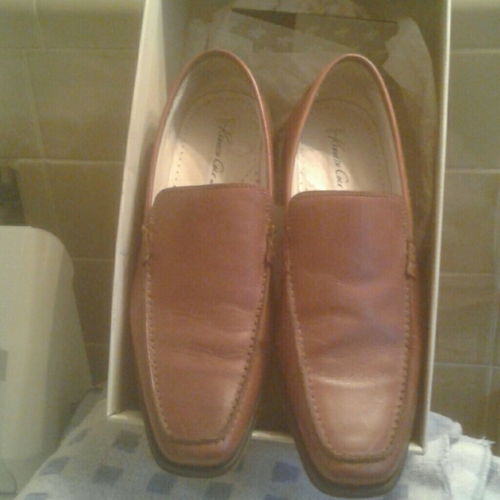 Kenneth Cole Tan Slippers